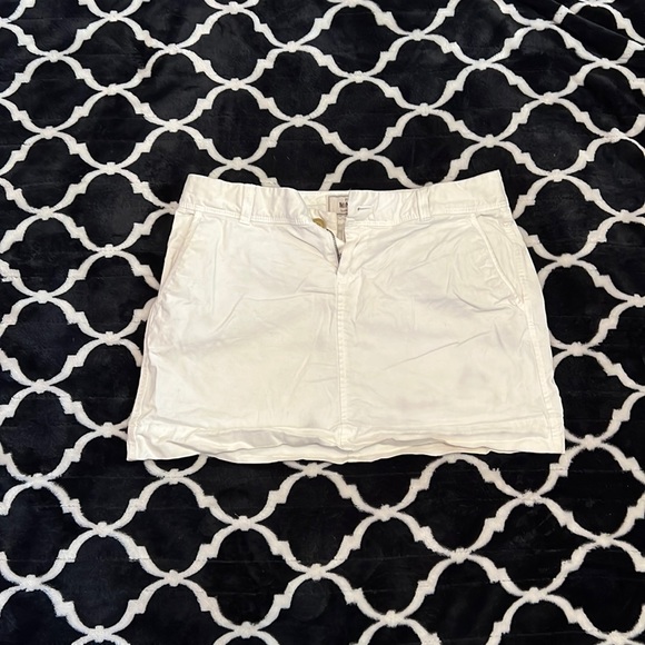 White skirt - Picture 1 of 2
